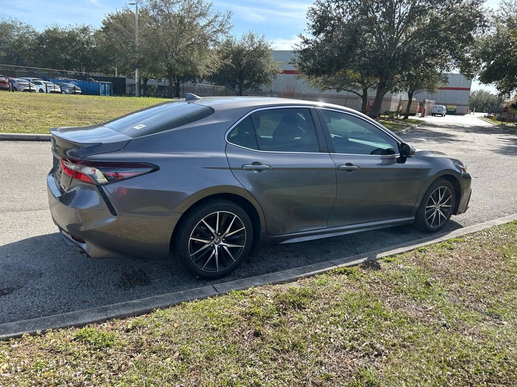 Used 2024 Toyota Camry SE image 5