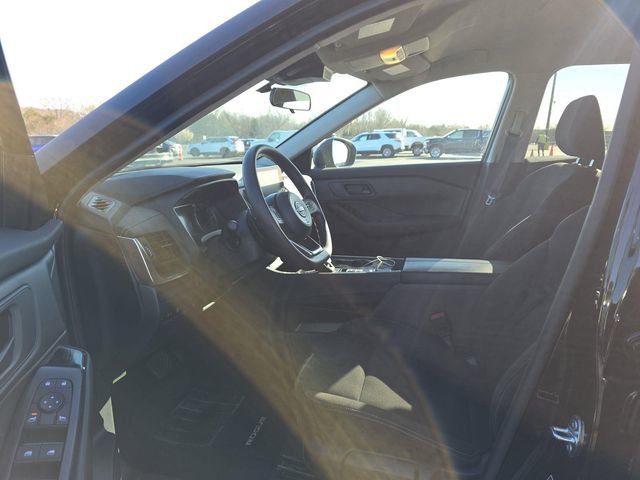 Used 2024 Nissan Rogue S image 2