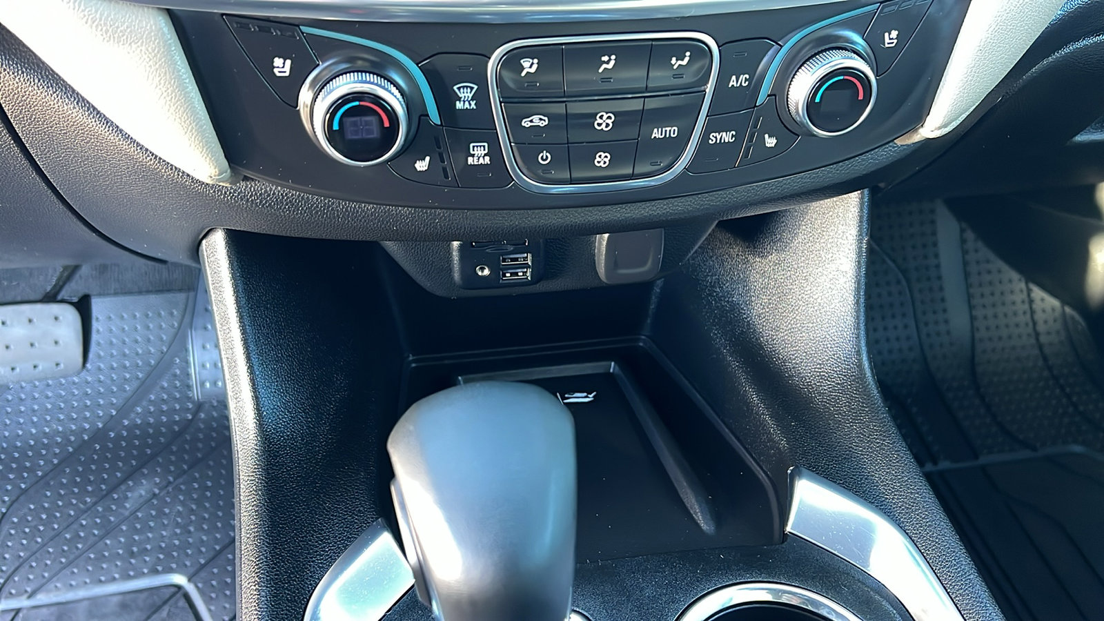 Certified 2023 Chevrolet Traverse Premier w/ LPO, Floor Liner Package image 23