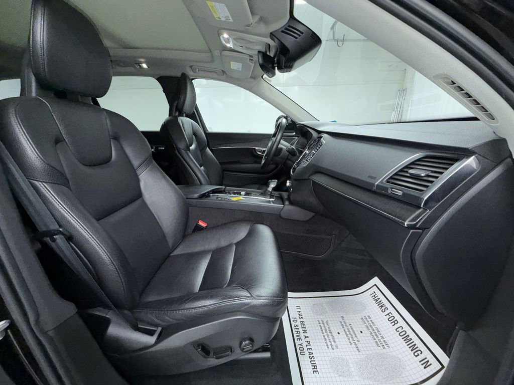 Used 2020 Volvo XC90 T6 Momentum image 9