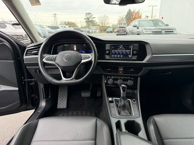 Used 2024 Volkswagen Jetta SE image 20