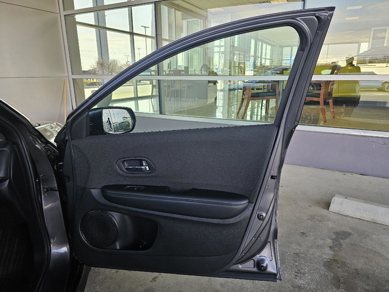 Used 2019 Honda HR-V Sport image 11