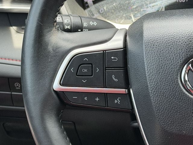 Used 2023 Toyota Highlander XSE FWD image 13