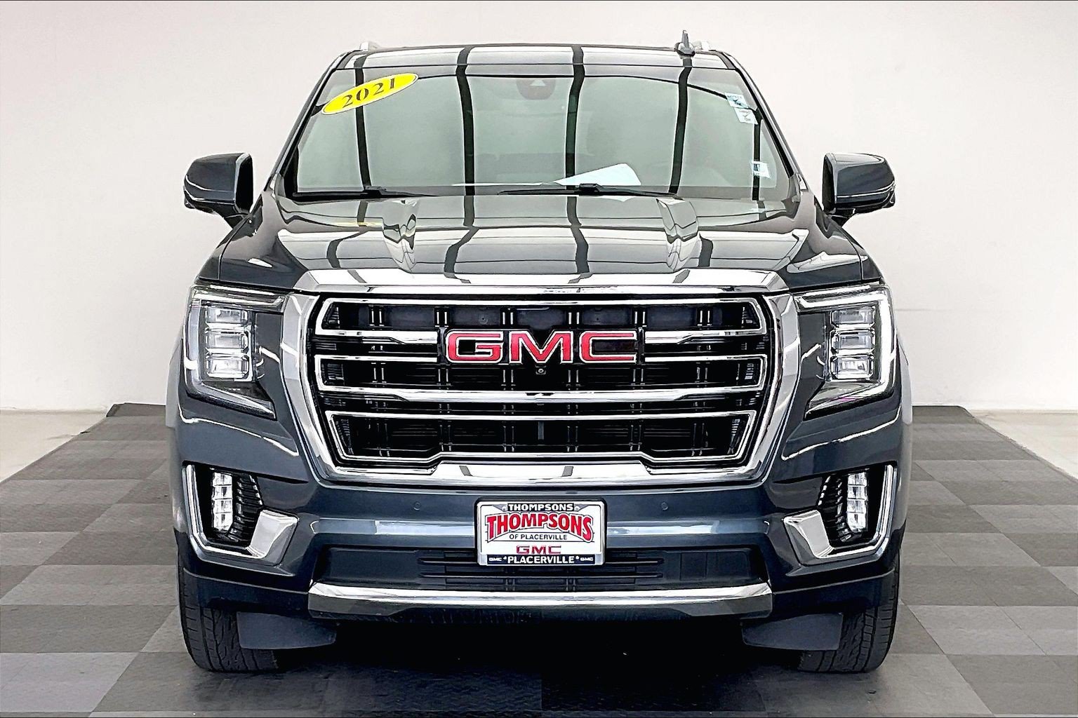 Used 2021 GMC Yukon SLT w/ SLT Premium Package AWD/4WD image 2