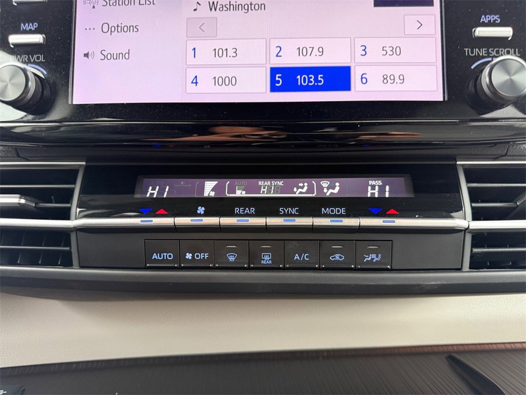 Used 2024 Toyota Sienna LE image 16