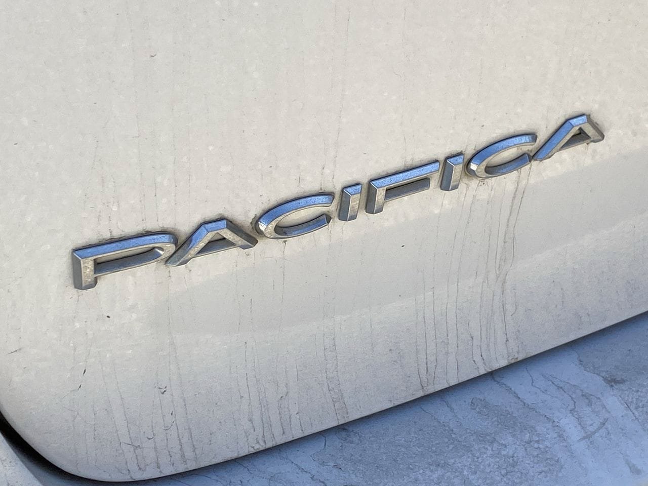 Used 2023 Chrysler Pacifica Touring-L FWD image 5