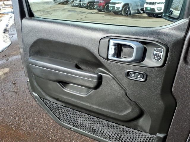 Used 2025 Jeep Wrangler Rubicon image 11