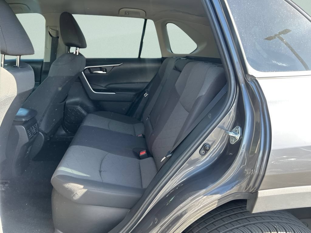 Used 2021 Toyota RAV4 XLE AWD/4WD image 16