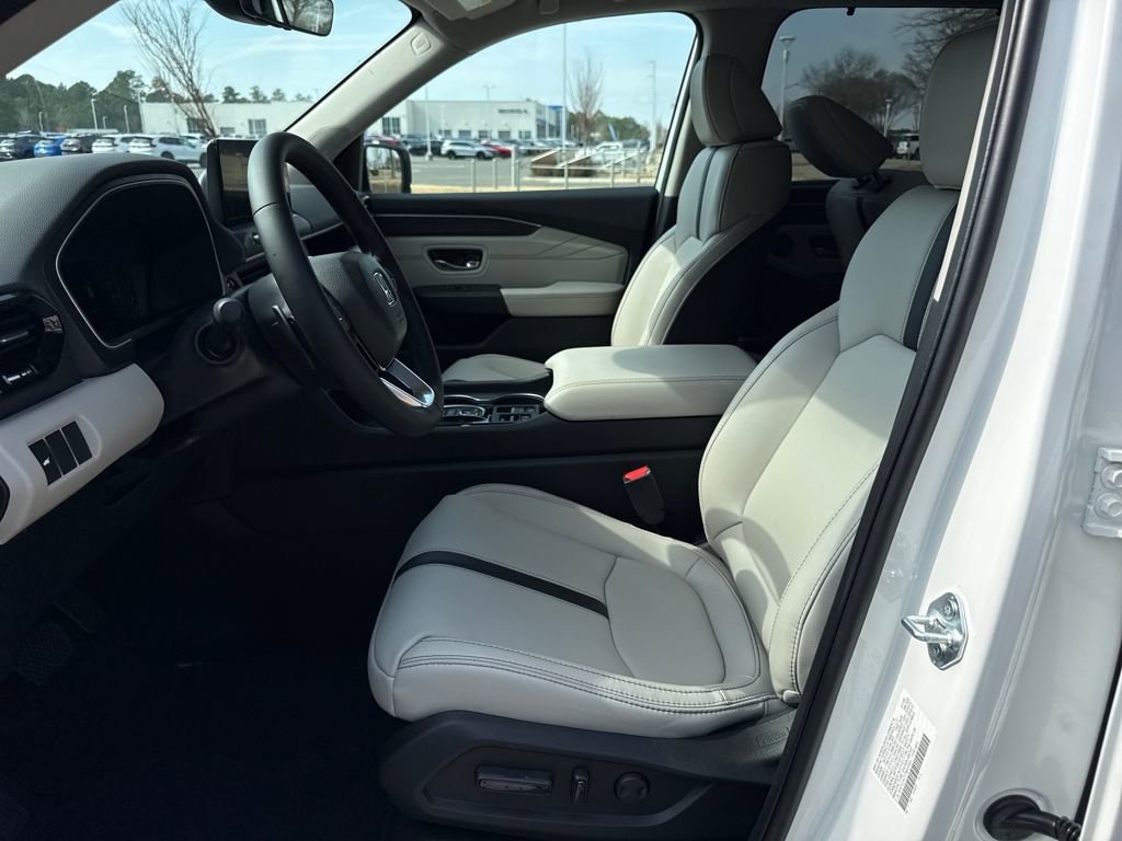 New 2026 Honda Pilot Touring image 13