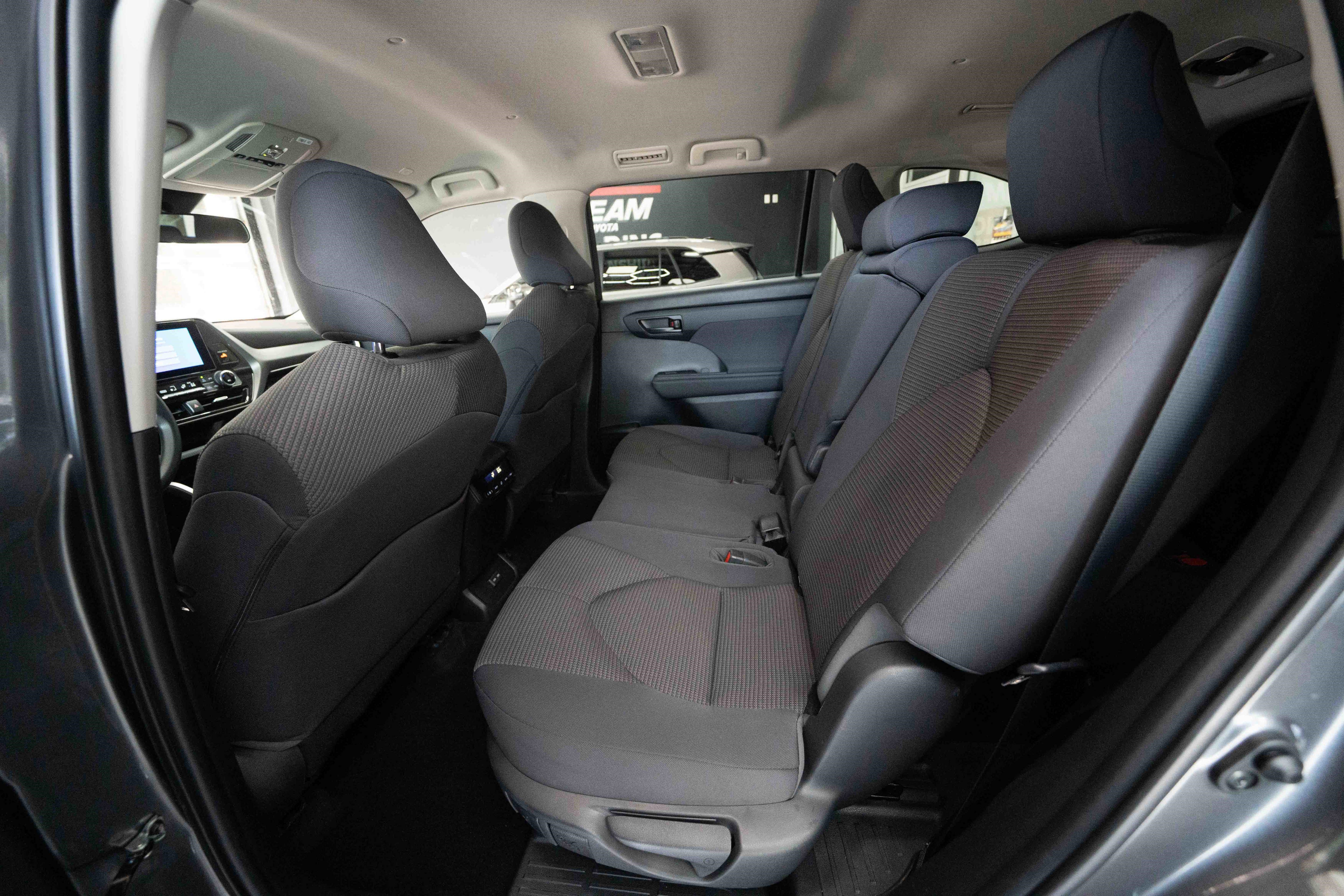 Used 2023 Toyota Highlander L image 23