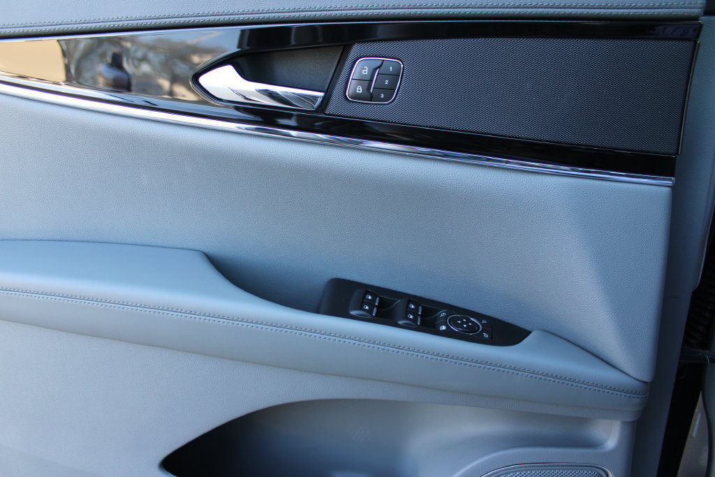 Used 2022 Lincoln Nautilus Reserve AWD/4WD image 15