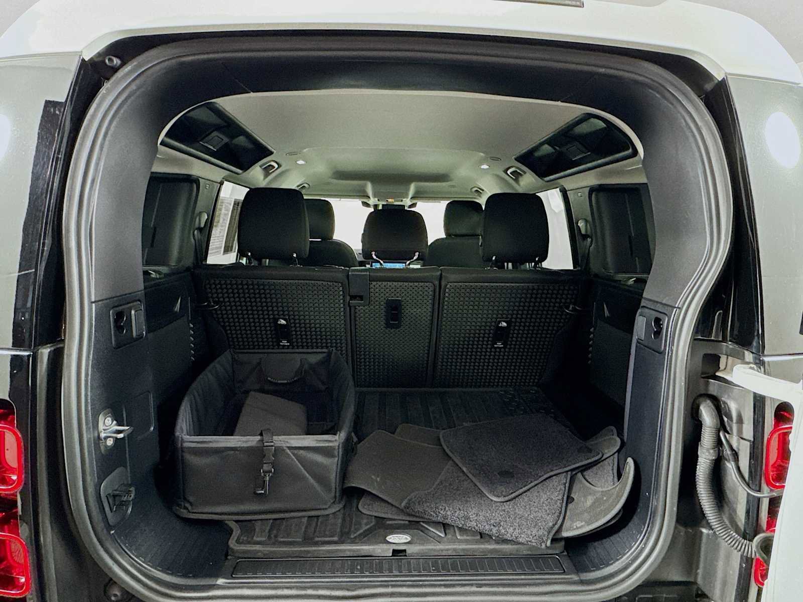 Certified 2022 Land Rover Defender 110 image 23