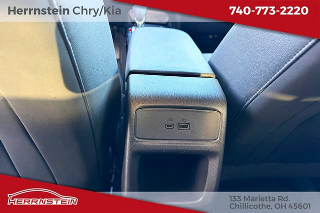 Used 2025 Chevrolet Trax LT FWD image 24