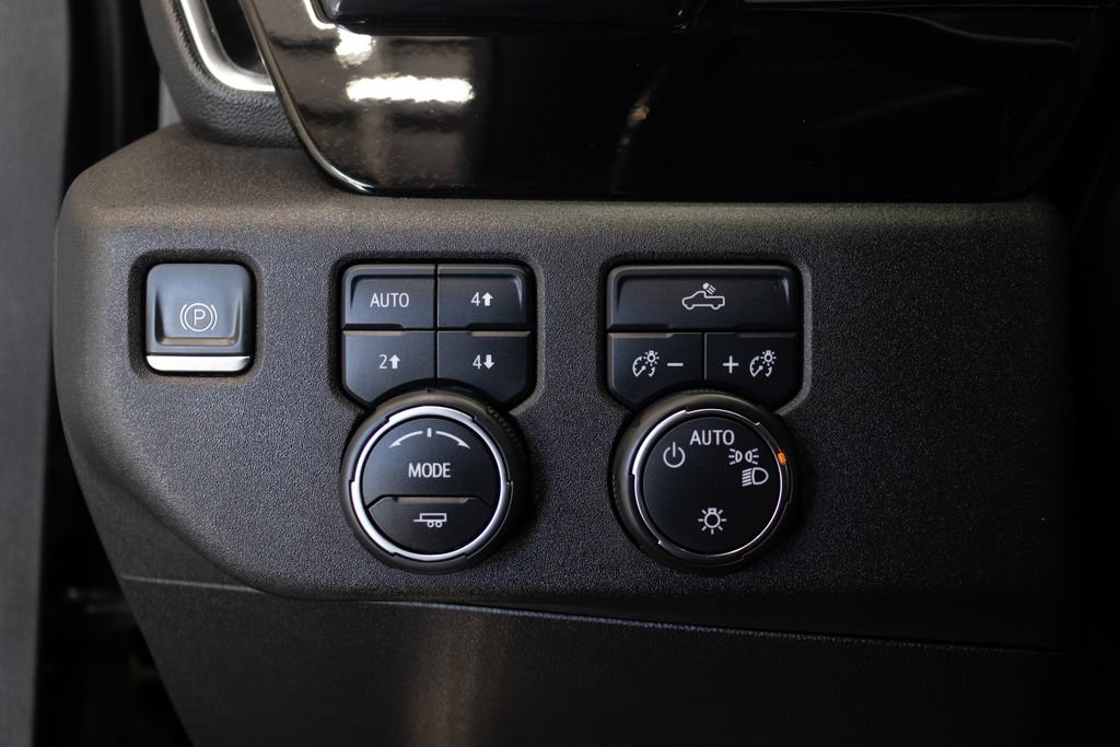 Used 2022 Chevrolet Silverado 1500 LT w/ Z71 Off-Road Package AWD/4WD image 36