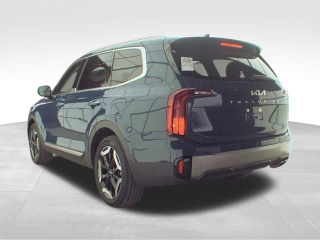 Used 2025 Kia Telluride S image 6