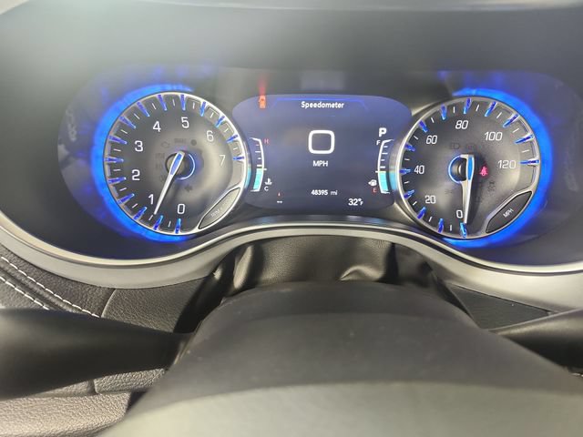 Used 2025 Chrysler Pacifica Limited FWD image 17