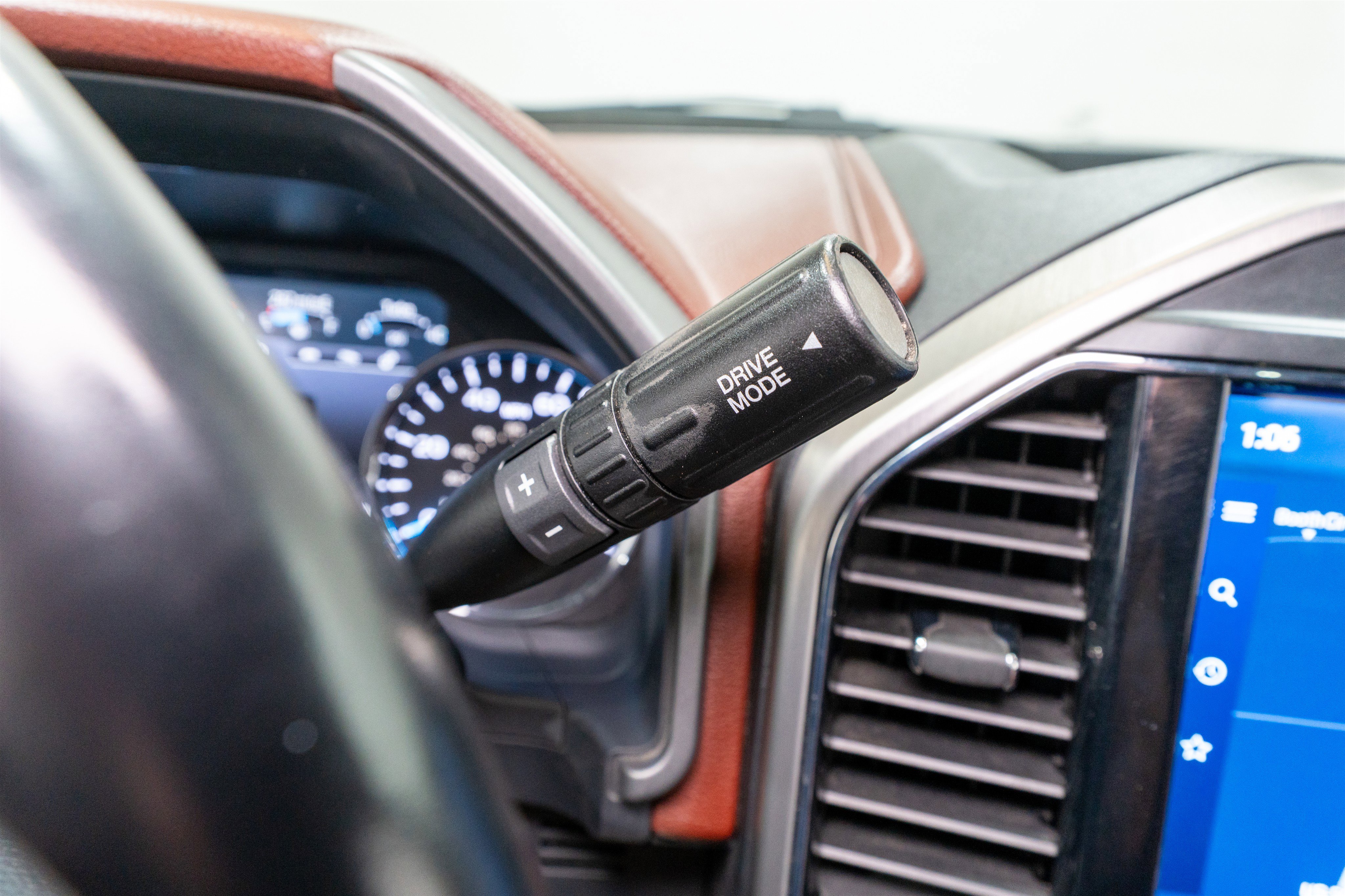 Used 2022 Ford F250 Platinum w/ FX4 Off-Road Package image 32