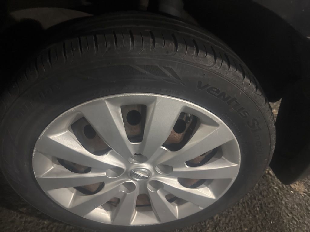 Used 2015 Nissan Sentra S image 40