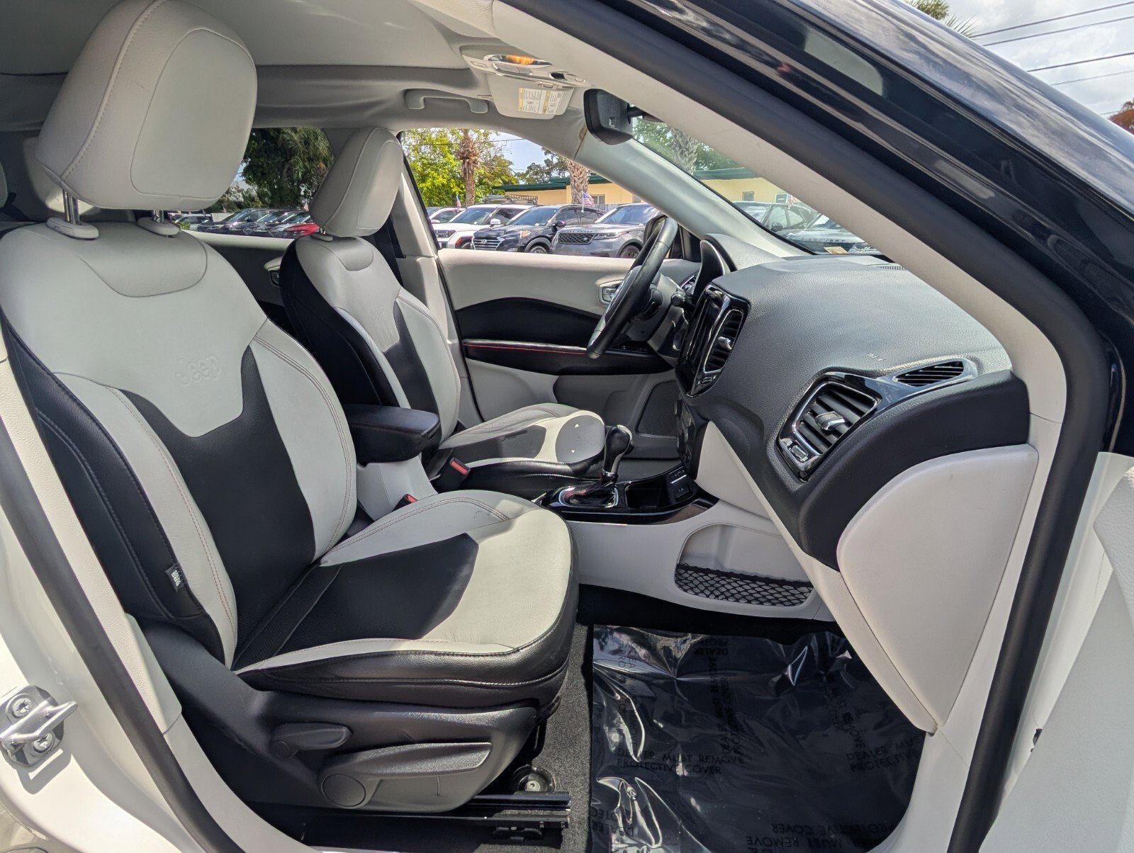 Used 2018 Jeep Compass Limited w/ Navigation Group FWD image 17