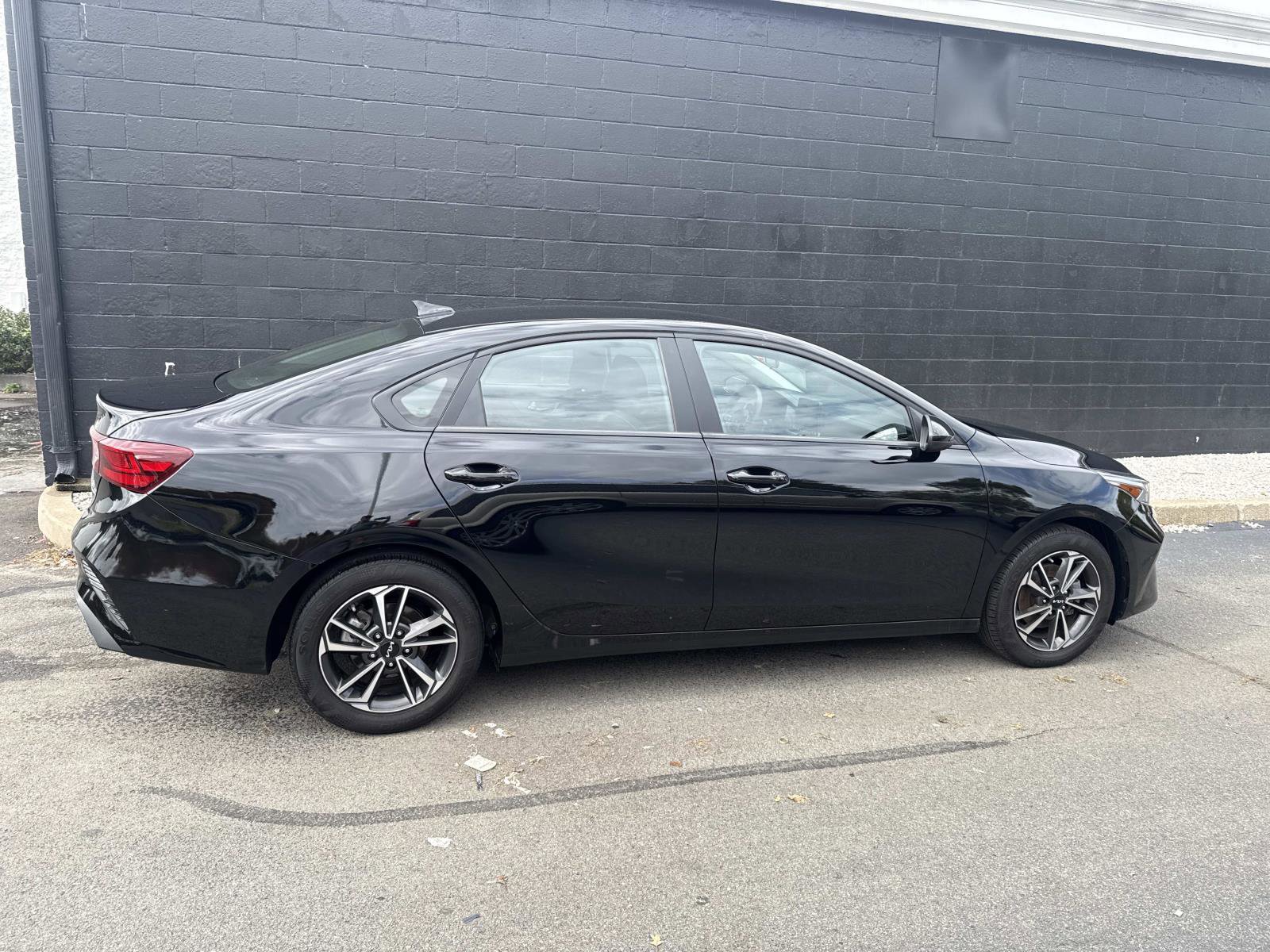 Used 2024 Kia Forte LXS image 3