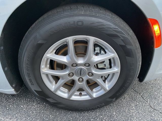 Used 2024 Chrysler Pacifica Touring-L image 13