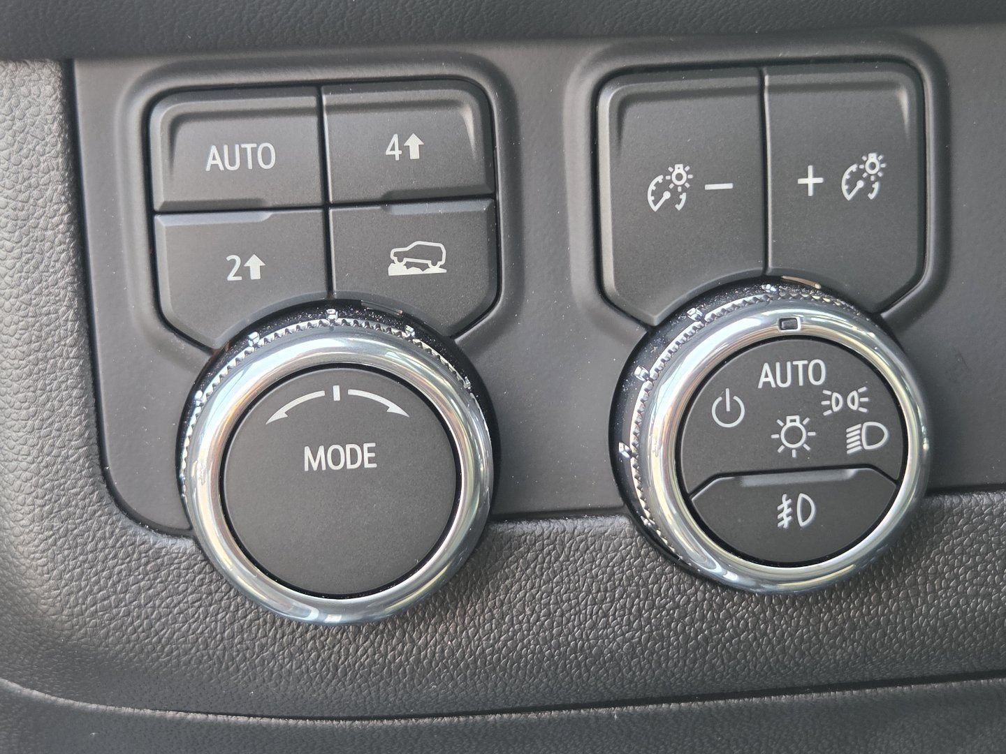 New 2026 GMC Yukon Denali w/ Sun & Power Step Package AWD/4WD image 32