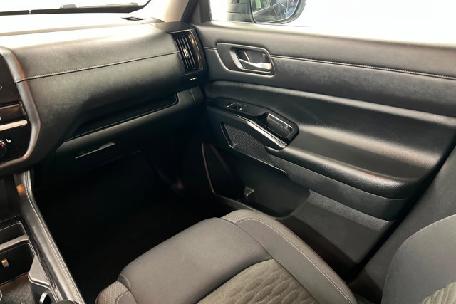 Used 2022 Nissan Pathfinder SV w/ SV Black Package FWD image 10
