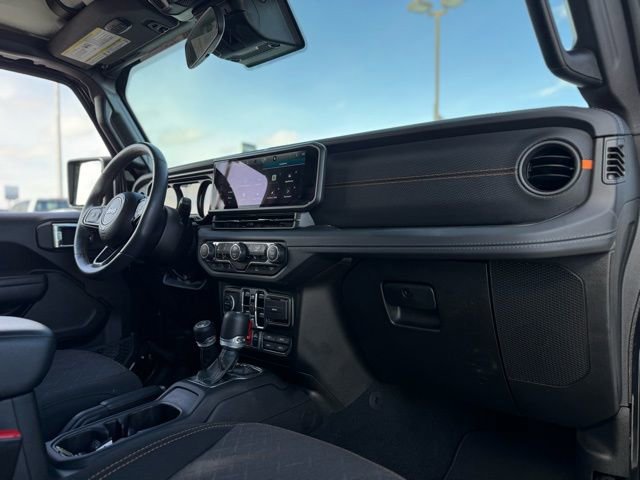 Used 2024 Jeep Gladiator Mojave w/ Convenience Group image 17