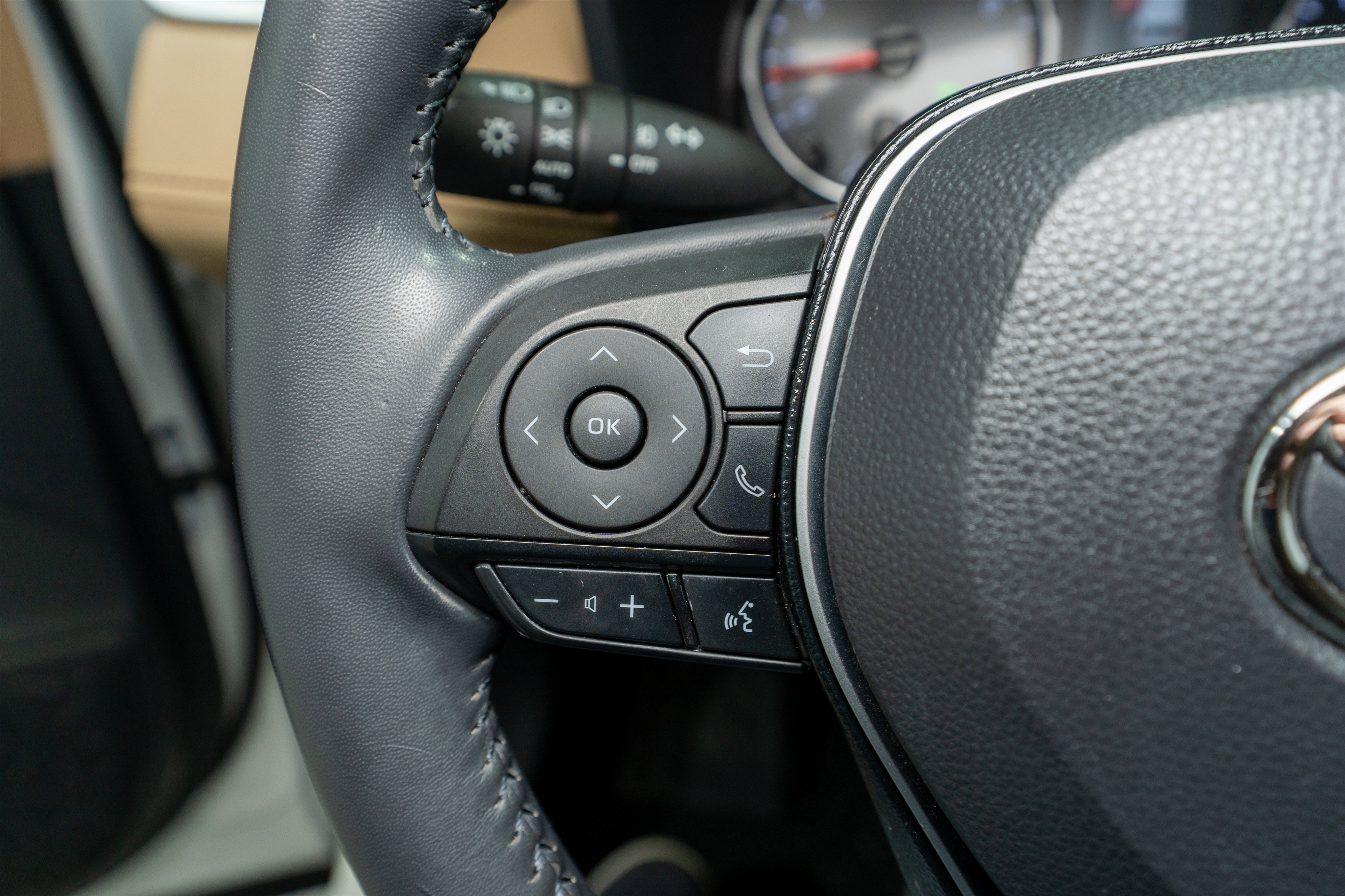 Used 2019 Toyota RAV4 XLE Premium image 25