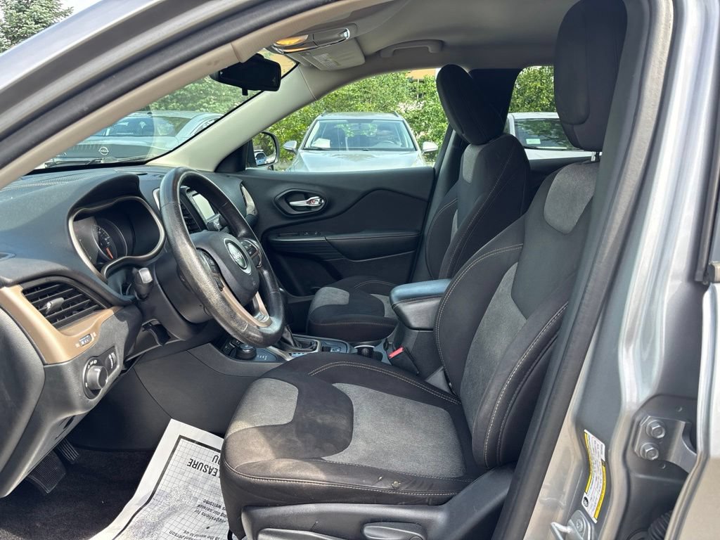 Used 2016 Jeep Cherokee Sport AWD/4WD image 17