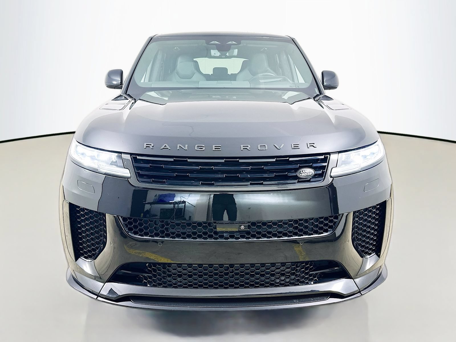 Used 2024 Land Rover Range Rover Sport AWD/4WD image 2
