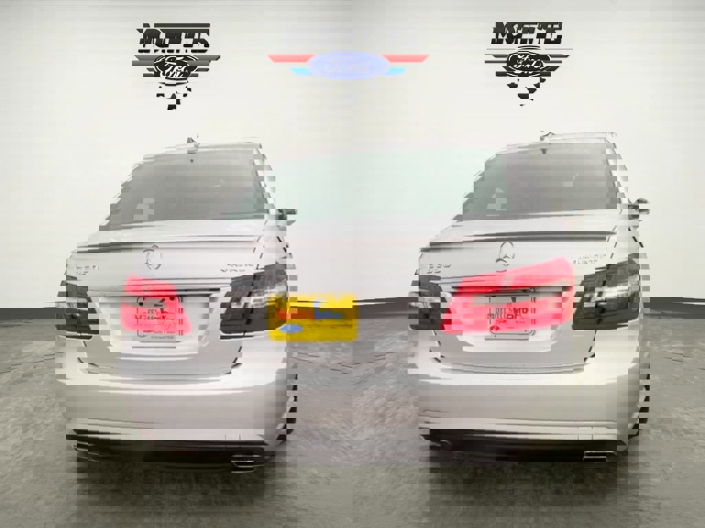 Used 2011 Mercedes-Benz E 350 4MATIC Sedan image 4