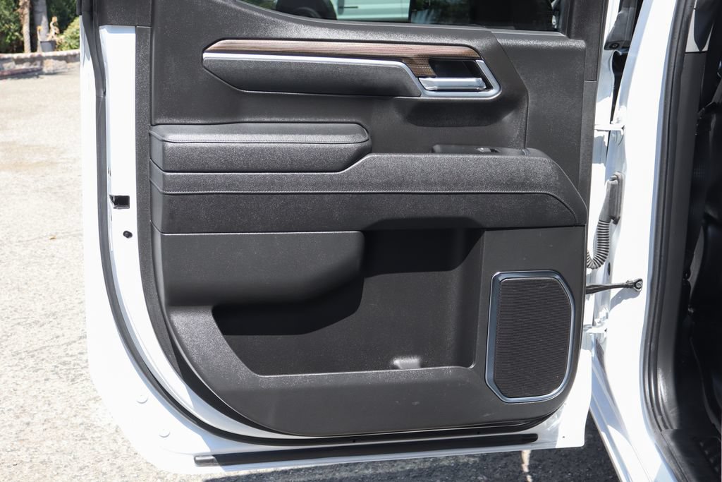 Used 2025 Chevrolet Silverado 1500 LT w/ Leather Package AWD/4WD image 39