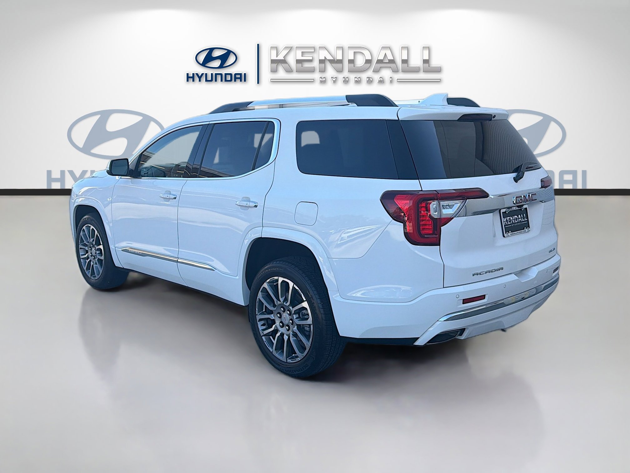 Used 2023 GMC Acadia Denali AWD/4WD image 4