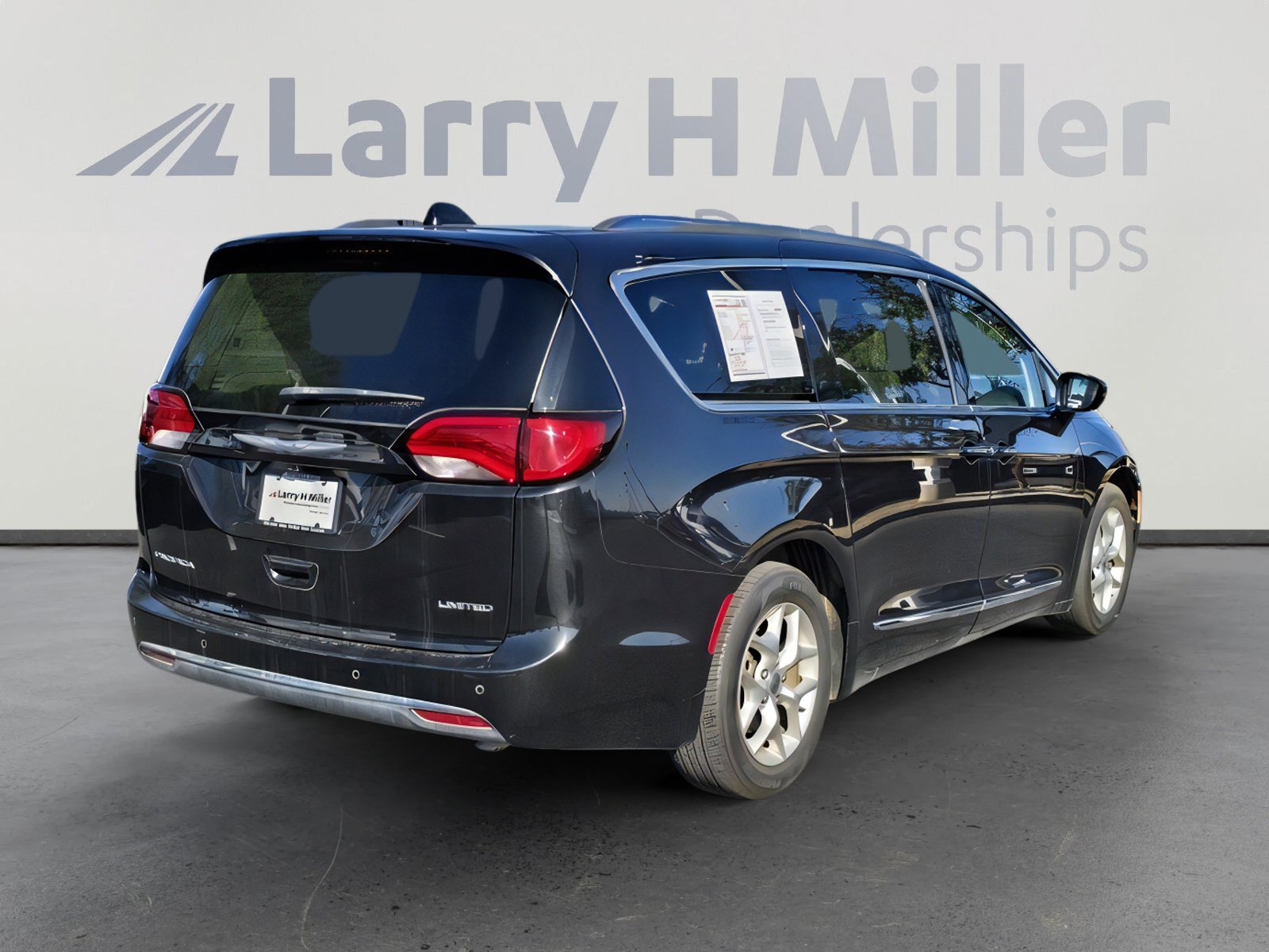 Used 2020 Chrysler Pacifica Limited image 5