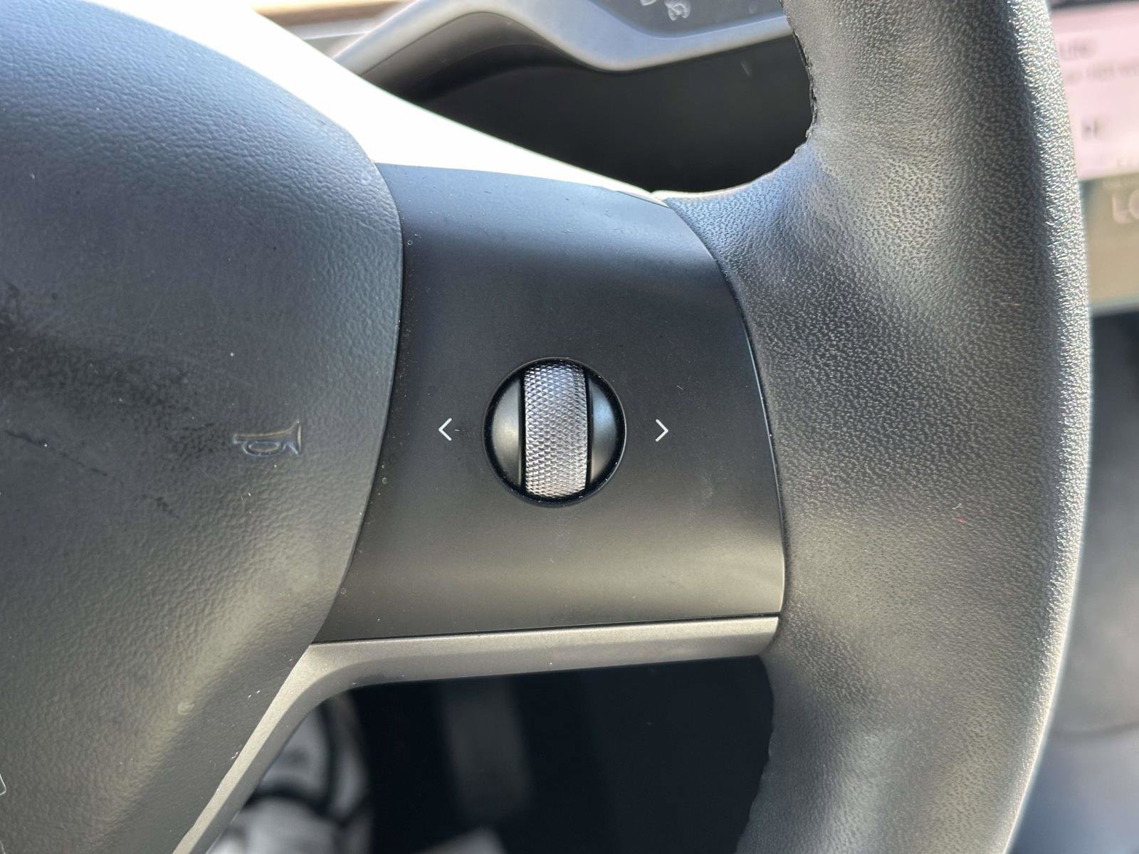Used 2022 Tesla Model Y Long Range AWD/4WD image 23