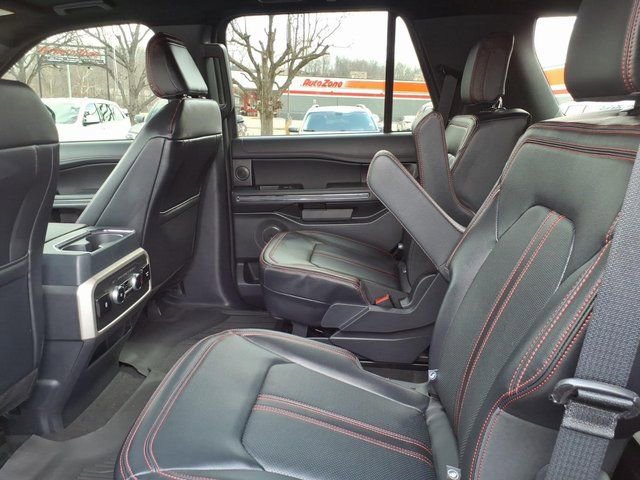 Used 2024 Ford Expedition Limited image 6