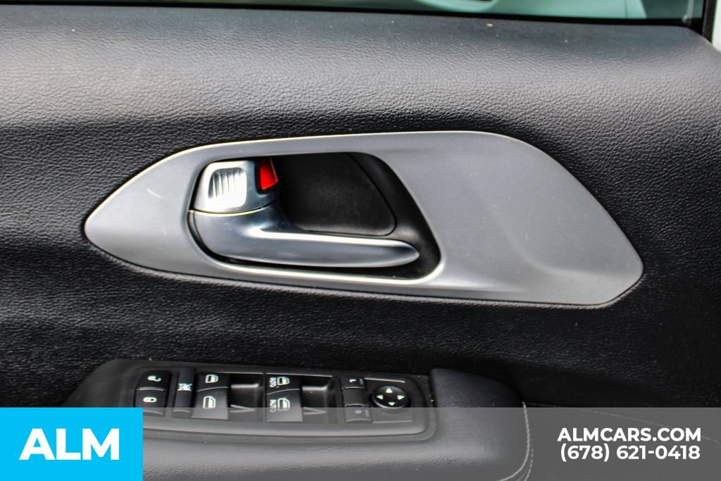 Used 2019 Chrysler Pacifica Touring Plus w/ S Appearance Package FWD image 39