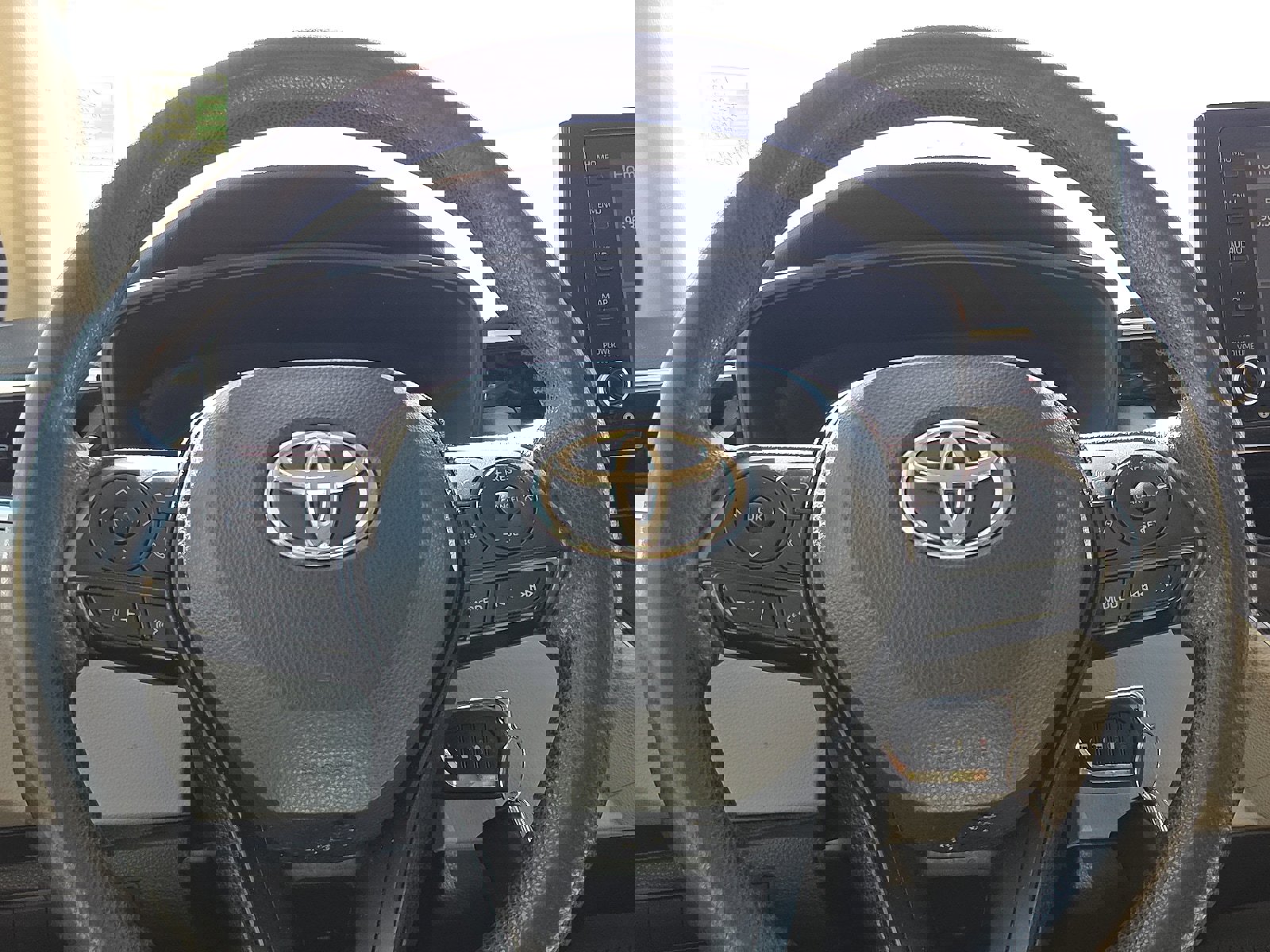 Used 2022 Toyota Corolla LE w/ Carpet Mat Package (TMS) image 12