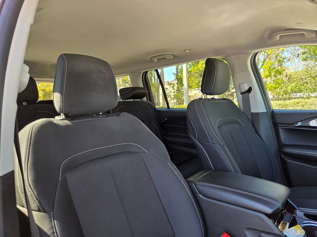 Used 2021 Jeep Grand Cherokee L Laredo w/ Luxury Tech Group I image 11