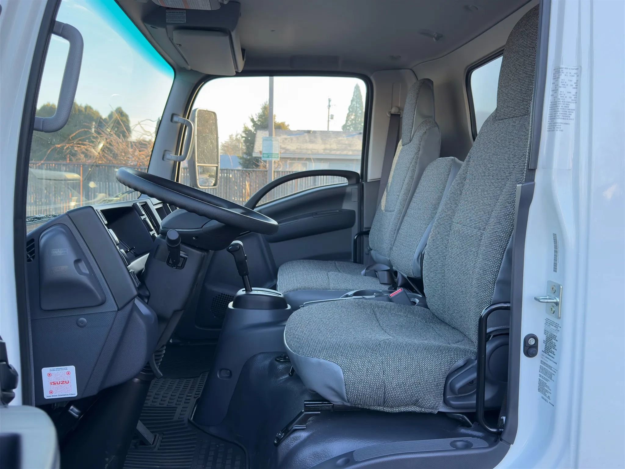 Used 2023 Isuzu NPR image 10