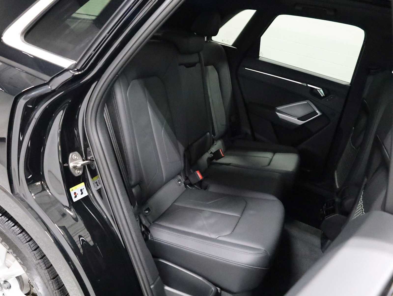 Certified 2025 Audi Q3 2.0T Premium w/ Convenience Package AWD/4WD image 34