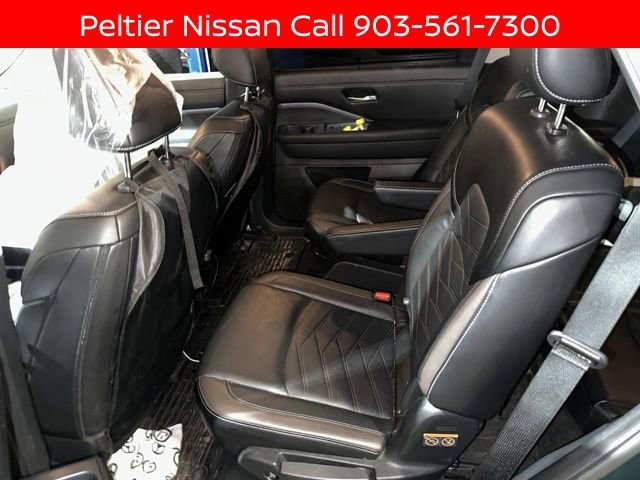 Certified 2024 Nissan Pathfinder Platinum FWD image 11