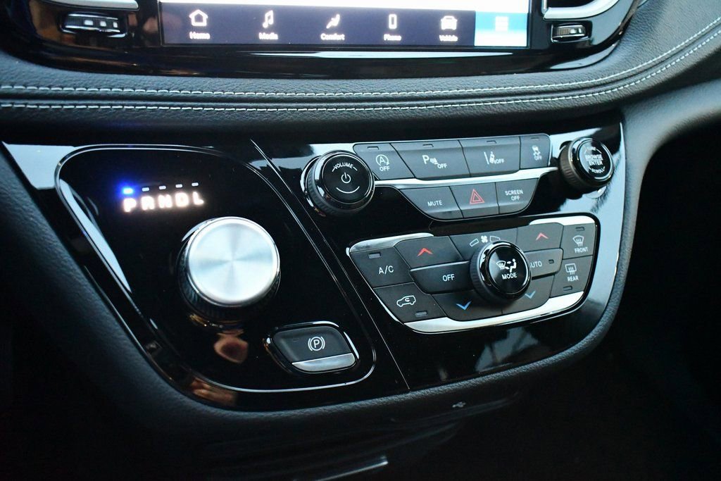New 2026 Chrysler Pacifica Select image 21