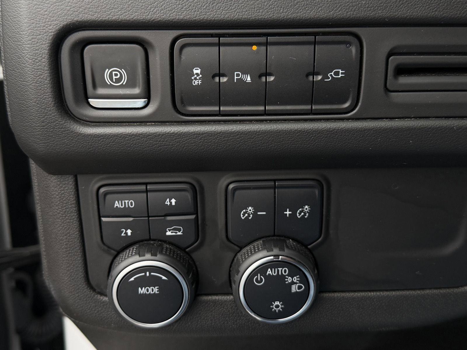 Used 2021 Chevrolet Suburban RST w/ Rear Media and Nav Package image 21