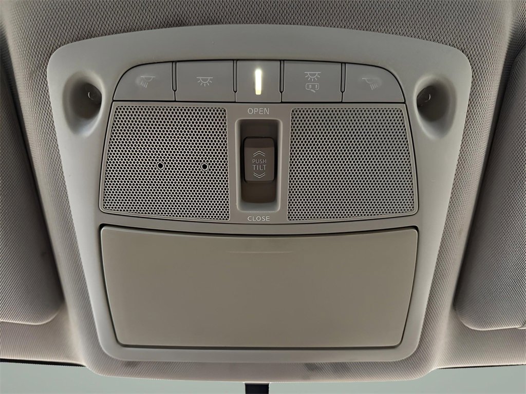 Used 2017 Nissan Rogue SV w/ Sun & Sound Touring Package image 26