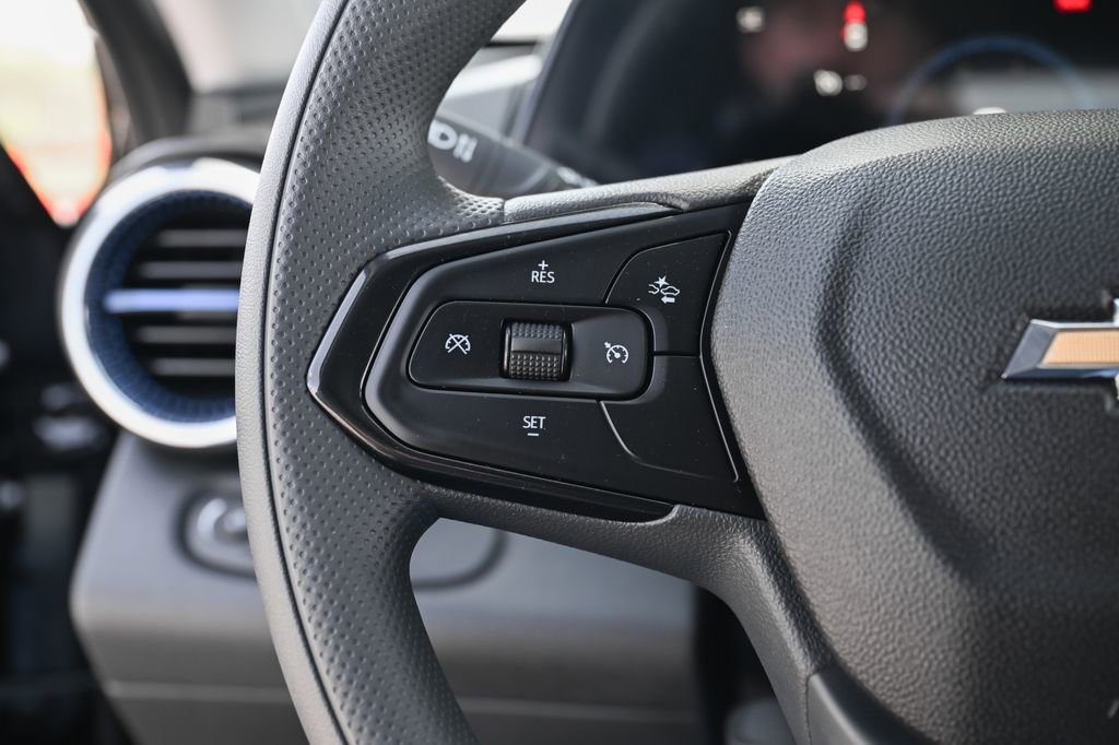 New 2026 Chevrolet Trax LT w/ LPO, Blackout Package FWD image 19