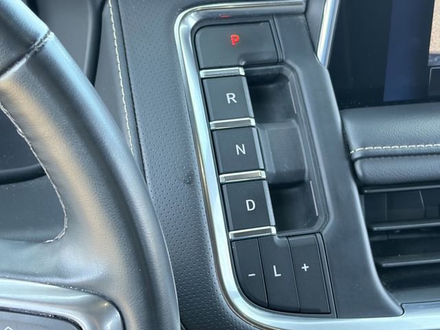 Used 2023 Chevrolet Suburban Premier image 16