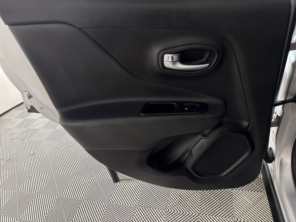 Used 2020 Jeep Renegade Trailhawk w/ Cold Weather Group AWD/4WD image 12