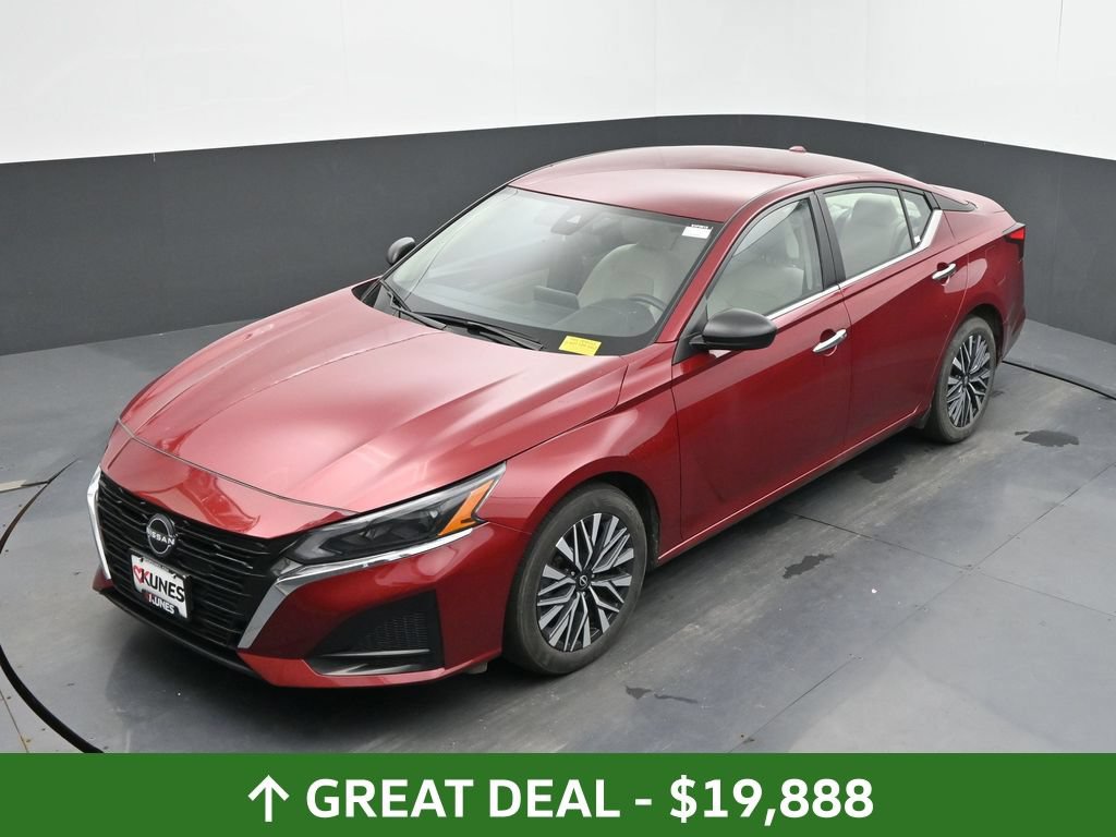 Used 2025 Nissan Altima 2.5 SV FWD image 41